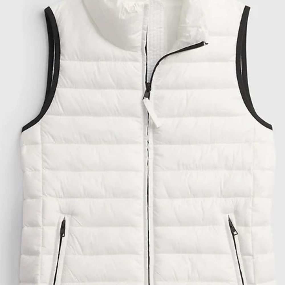 Gap 100% Recycled Nylon Lightweight Puffer Vest
